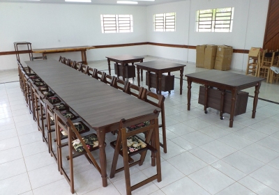 Foto Conjunto de Mesa El�stica e cadeiras dobr�veis
