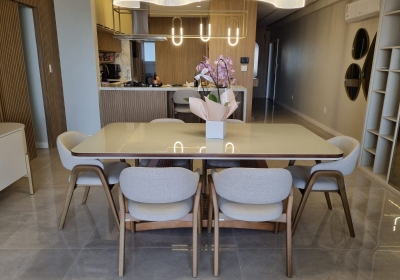 Foto Mesa de jantar e cadeiras